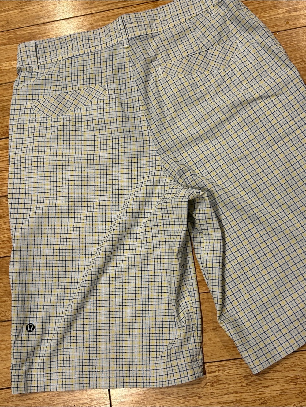 lululemon athletica Men’s Yellow & Blue Plaid Flat Front Tennis Golf Shorts